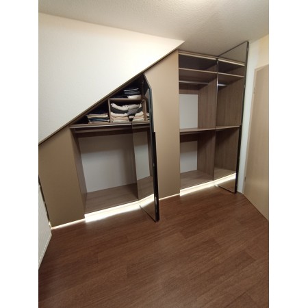 Шкаф в угол мансарды А-91